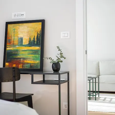 Sono Old Town View & Elevator Split